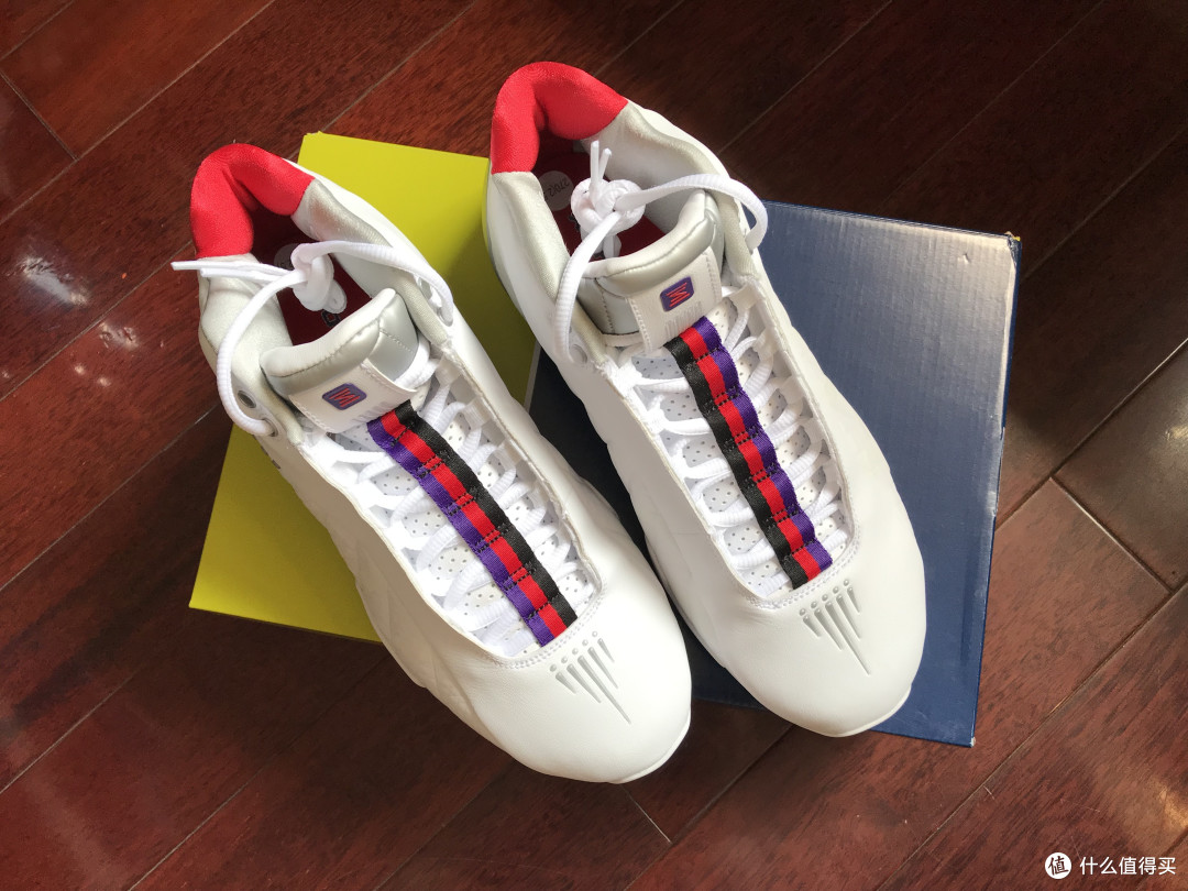 致青春致情怀的NIKE SHOX BB4篮球鞋