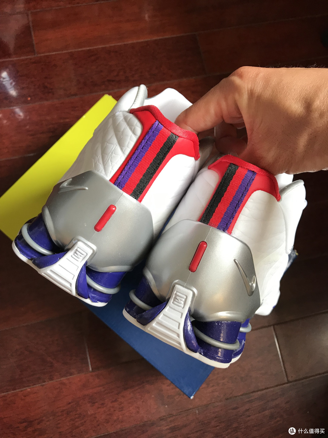 致青春致情怀的NIKE SHOX BB4篮球鞋