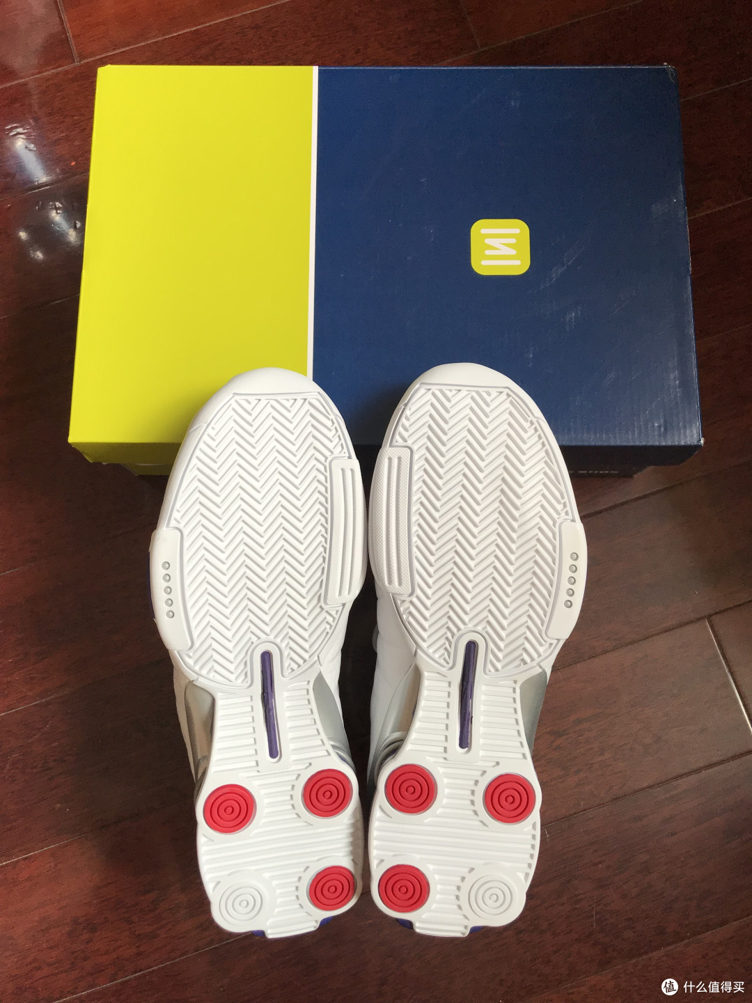 致青春致情怀的NIKE SHOX BB4篮球鞋