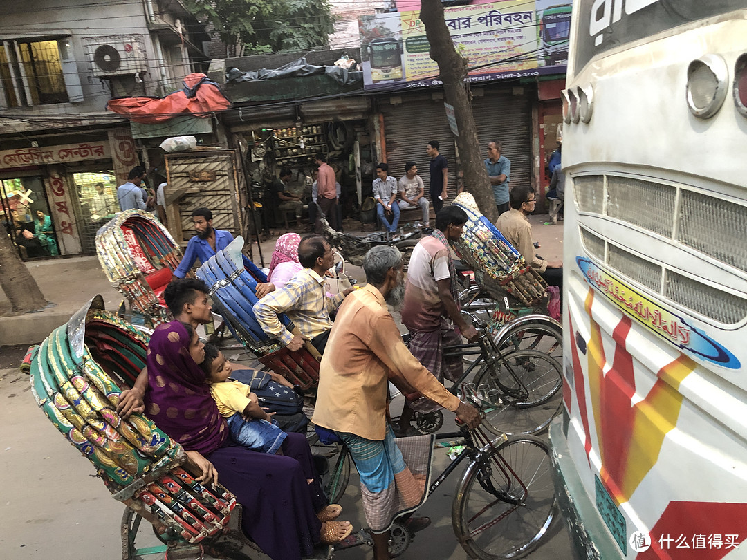 上班族每天堵5小时，在交通炼狱中“绝地求生” | 孟加拉国交通出行亲历&攻略