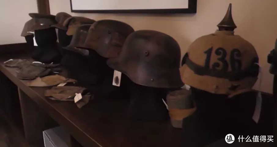 △ 上色团队用来做参考的一战士兵军帽