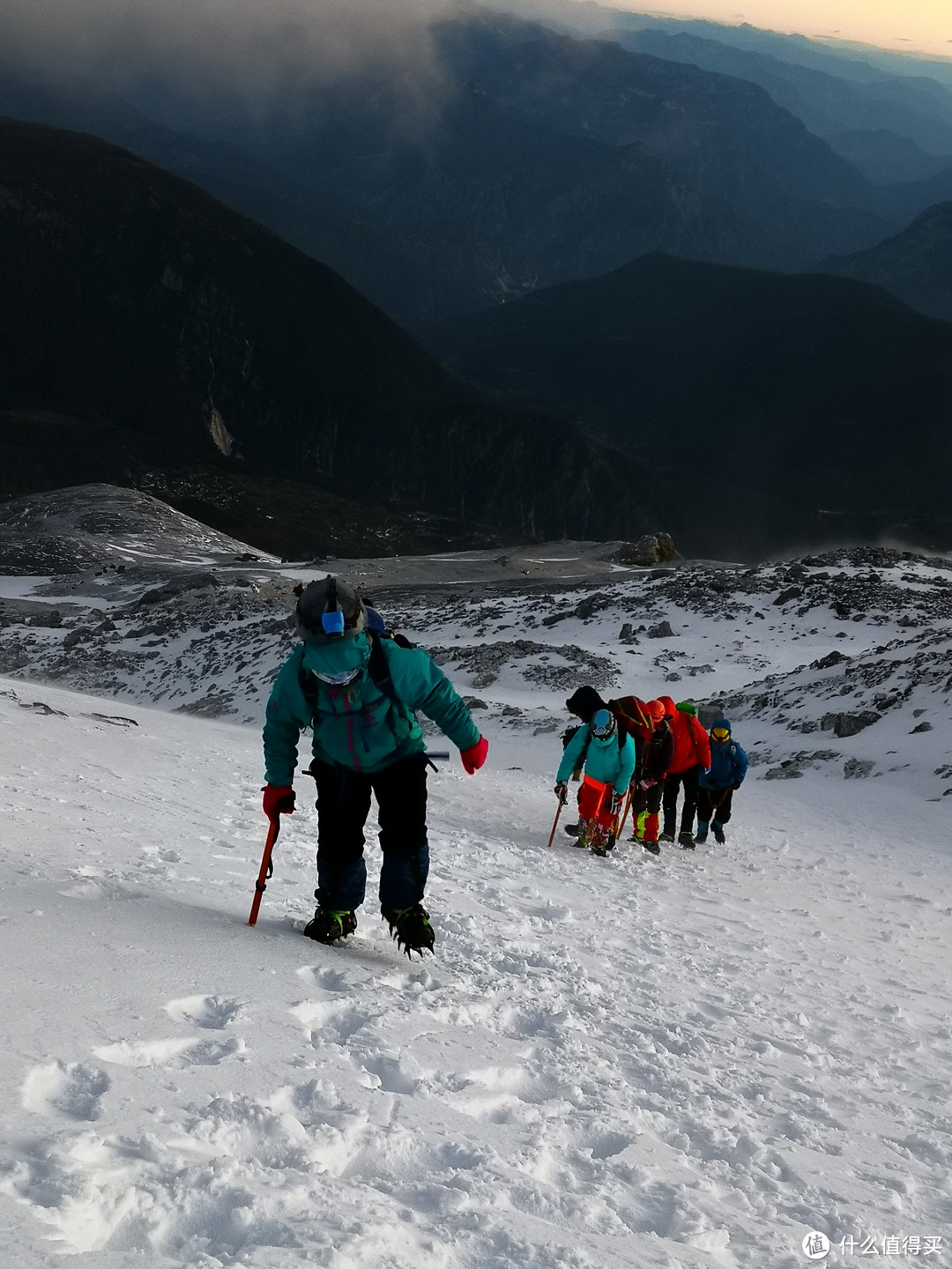 COROS高驰APEX PRO伴我哈巴雪山行