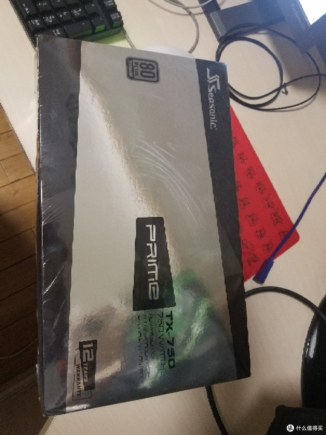 塑封下的盒子边角有轻微变形