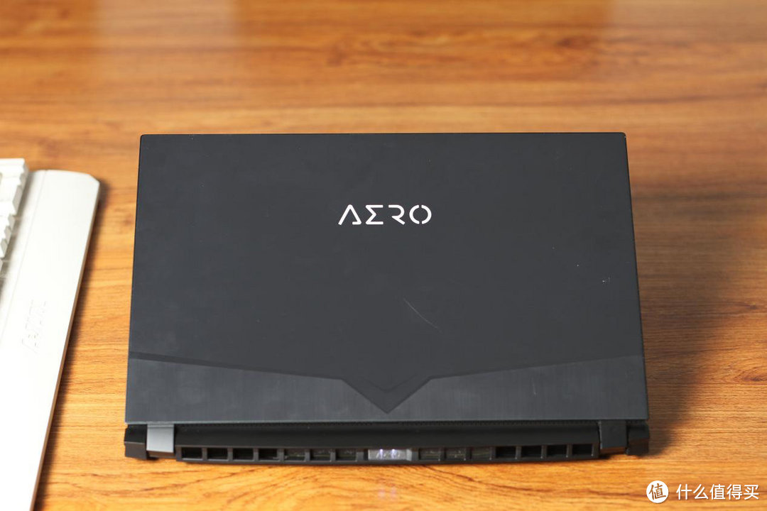 外观性能散热“十项全能”：技嘉NEW AERO 15 OLED笔记本体验