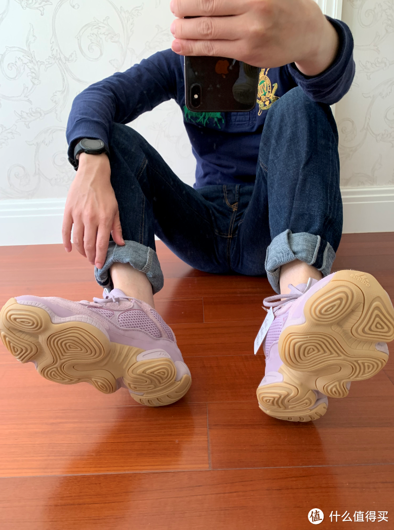 灭霸紫薯色的 Yeezy 500 ， 亲身示范来告诉你是否好搭