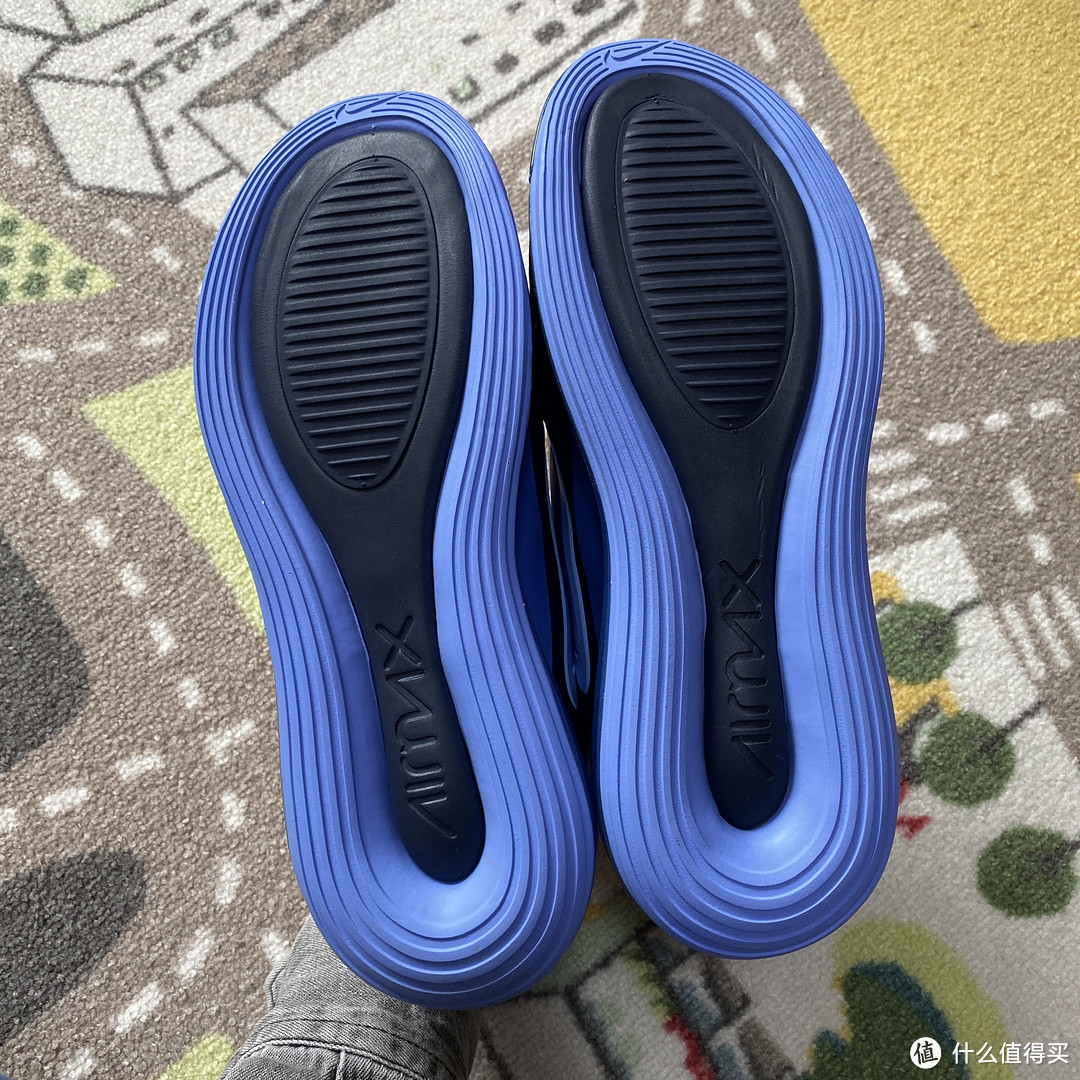 气垫的又一创新Nike Air Max 720