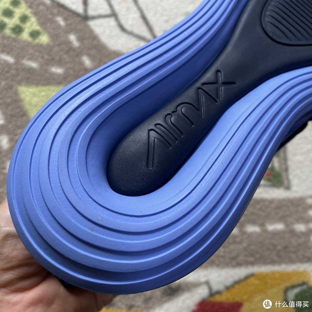 气垫的又一创新Nike Air Max 720