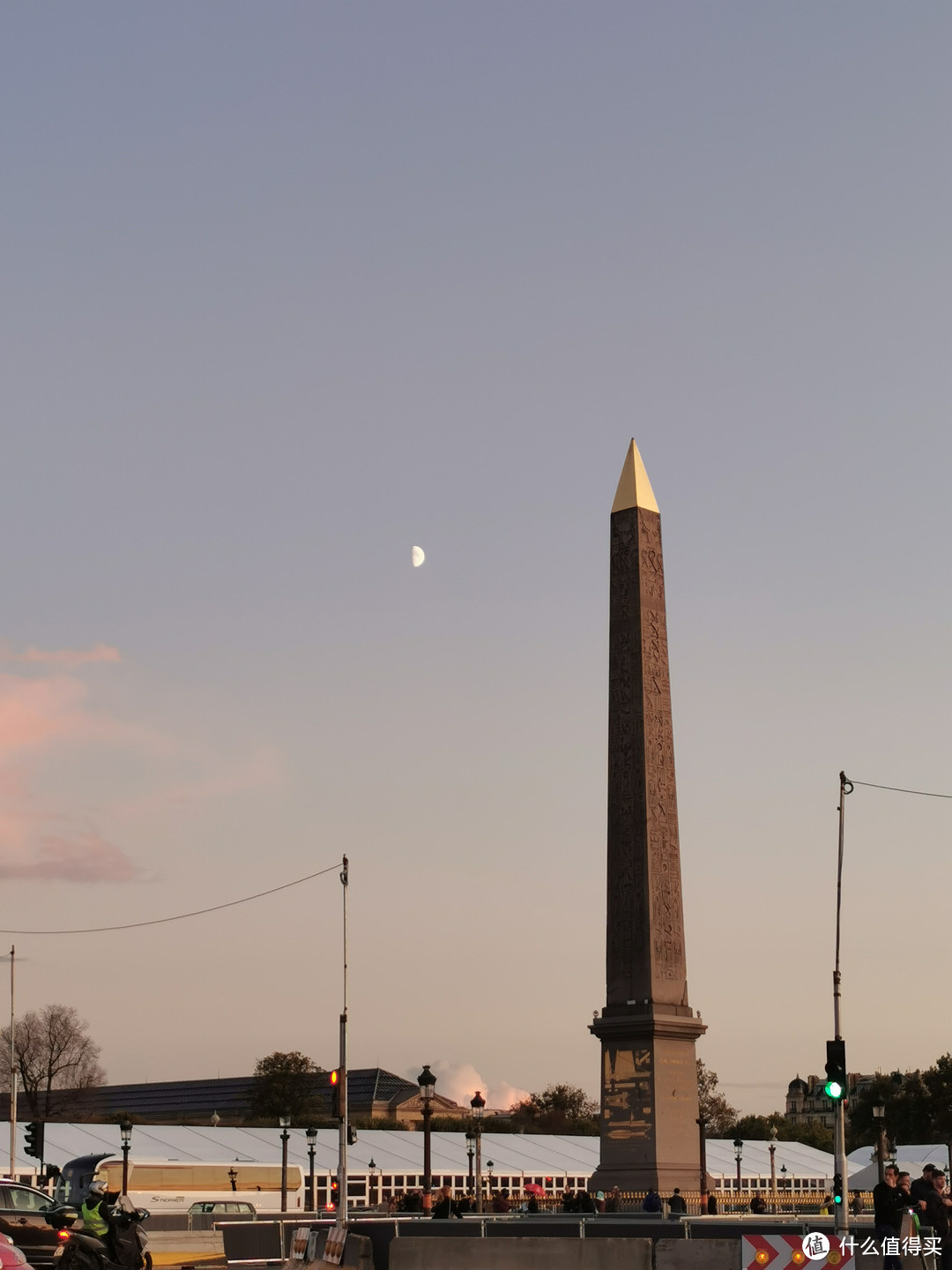 协和广场的塔尖和明月