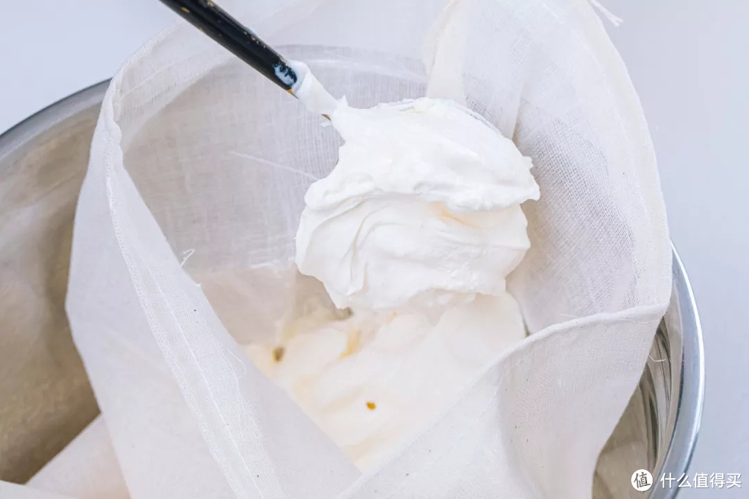 奶酪自制很简单，不用特殊工具，只要一块纱布就能搞定