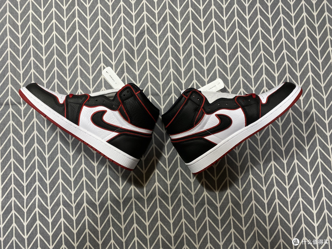 Air Jordan 1黑红外线