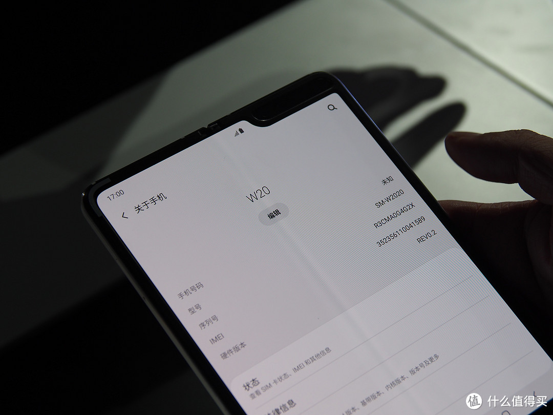 SAMSUNG 三星 W20 5G手机发布会上手图赏，W2019的满分升级，经典翻盖迎来折叠屏