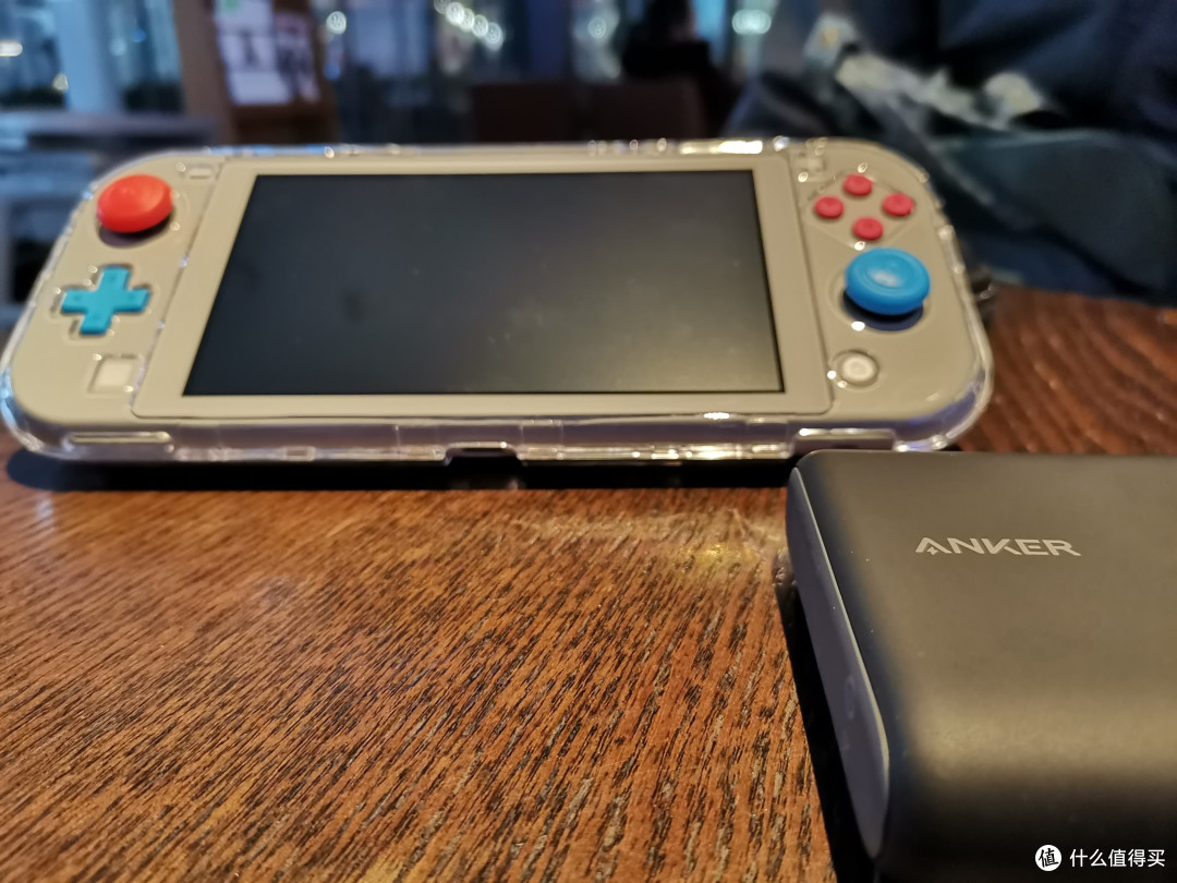 Anker 任天堂定制移动电源:拯救Switch,让它时刻满电安全出行