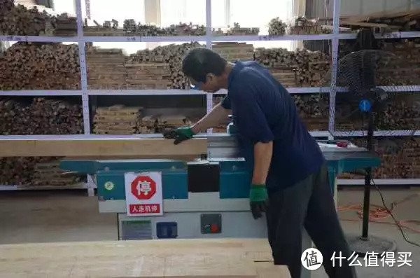 扔掉锛凿斧锯，新时代木匠如何打造细木家具？