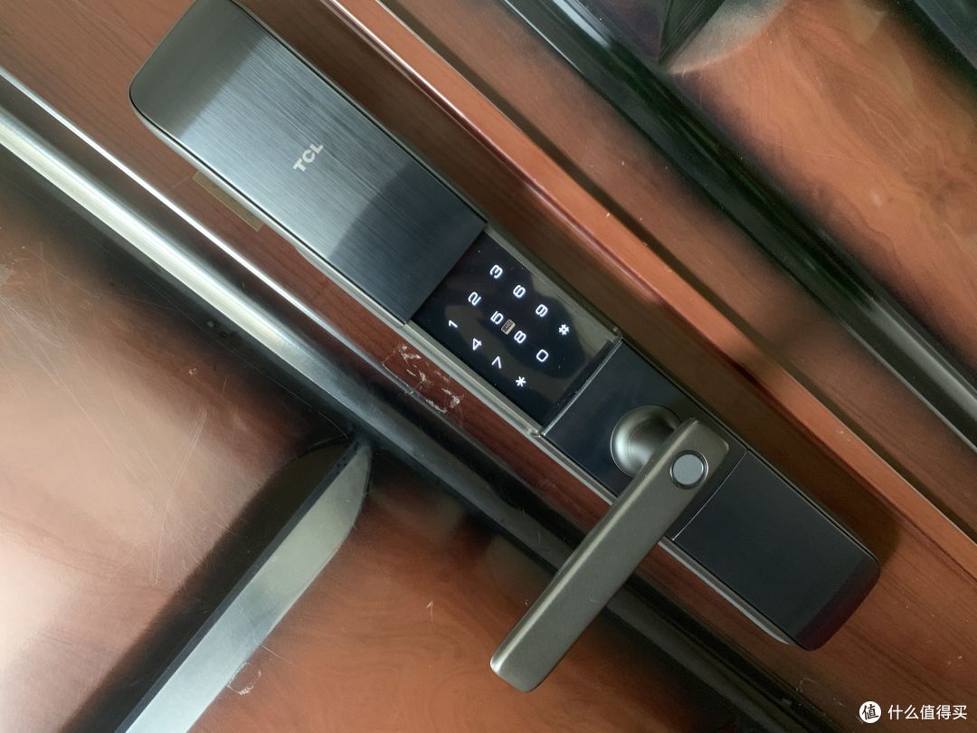 指触门开,灵敏的“贵族式”—TCL K5物联网智能锁