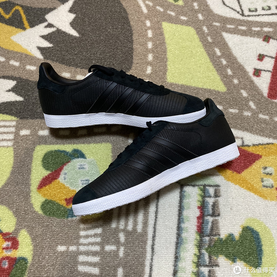 百搭的adidas三叶草Gazelle休闲鞋