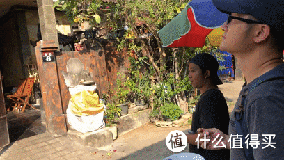 流落巴厘岛街头卖肉丸，窥探当地寻常人家生活—巴厘岛10元极限穷游实录(4)附街头美食攻略
