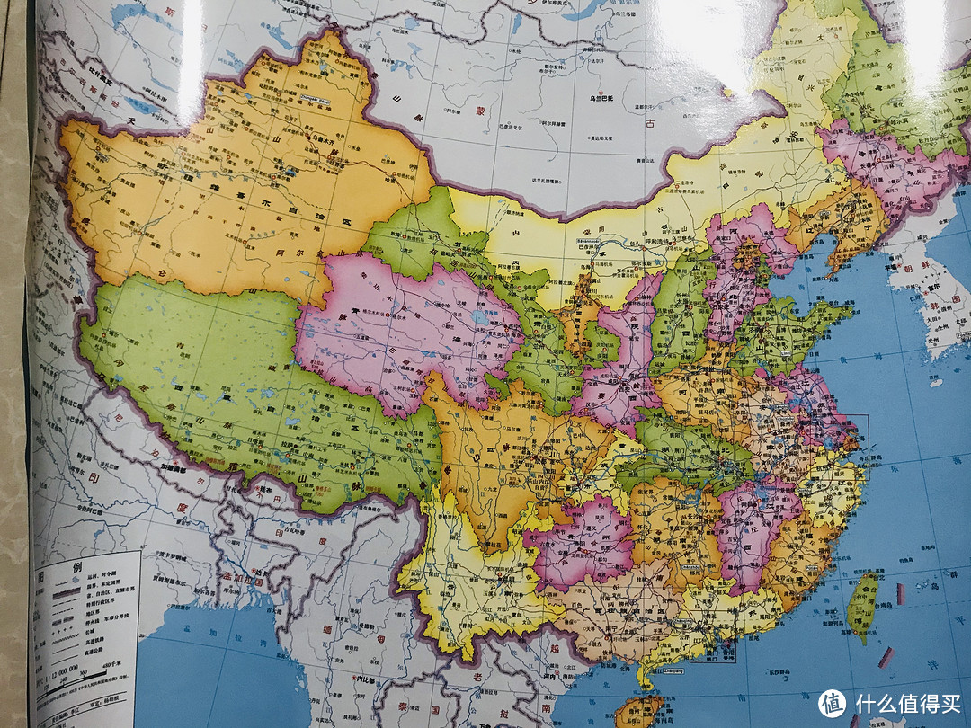 我家买的是比较小的,贴在门后正好,准备搬家后换大的