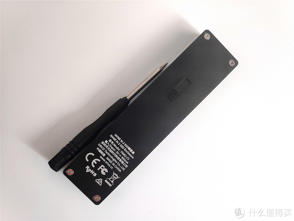 ORICO NVME M2 SSD硬盘盒采用铝合金材质，不但给人带来舒适的质感，最重要的是产品具有抗震防摔、散热出色的效果。