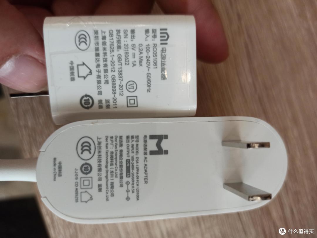 由于小米云台版的电压和户外版的不一致，所以只能稍微改造一下了。