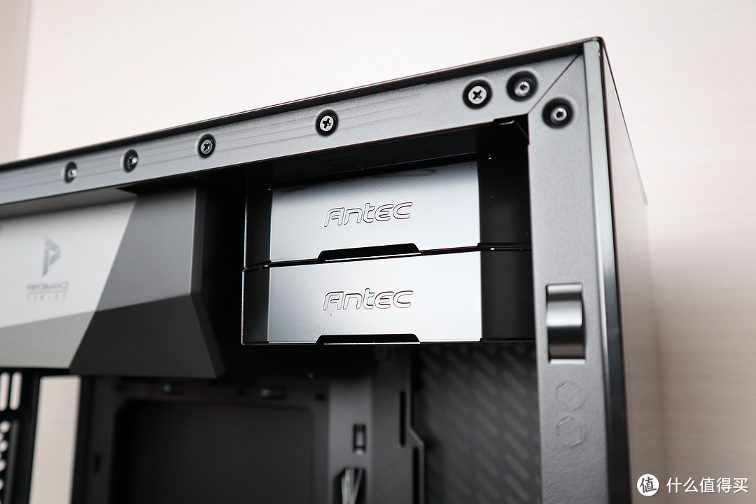 安钛克冰钻P120游戏机箱装机体验：大面积强进出风 + 全景展示硬件