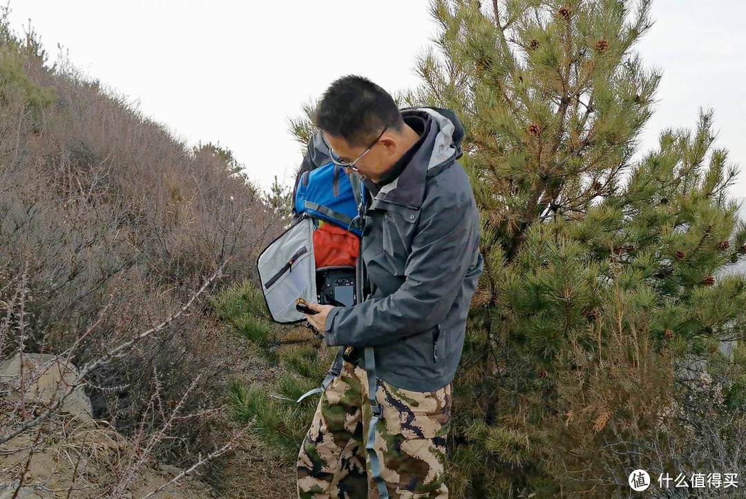 乐摄宝脉动双肩包 BP300 AW,科技数码、运动户外二合一