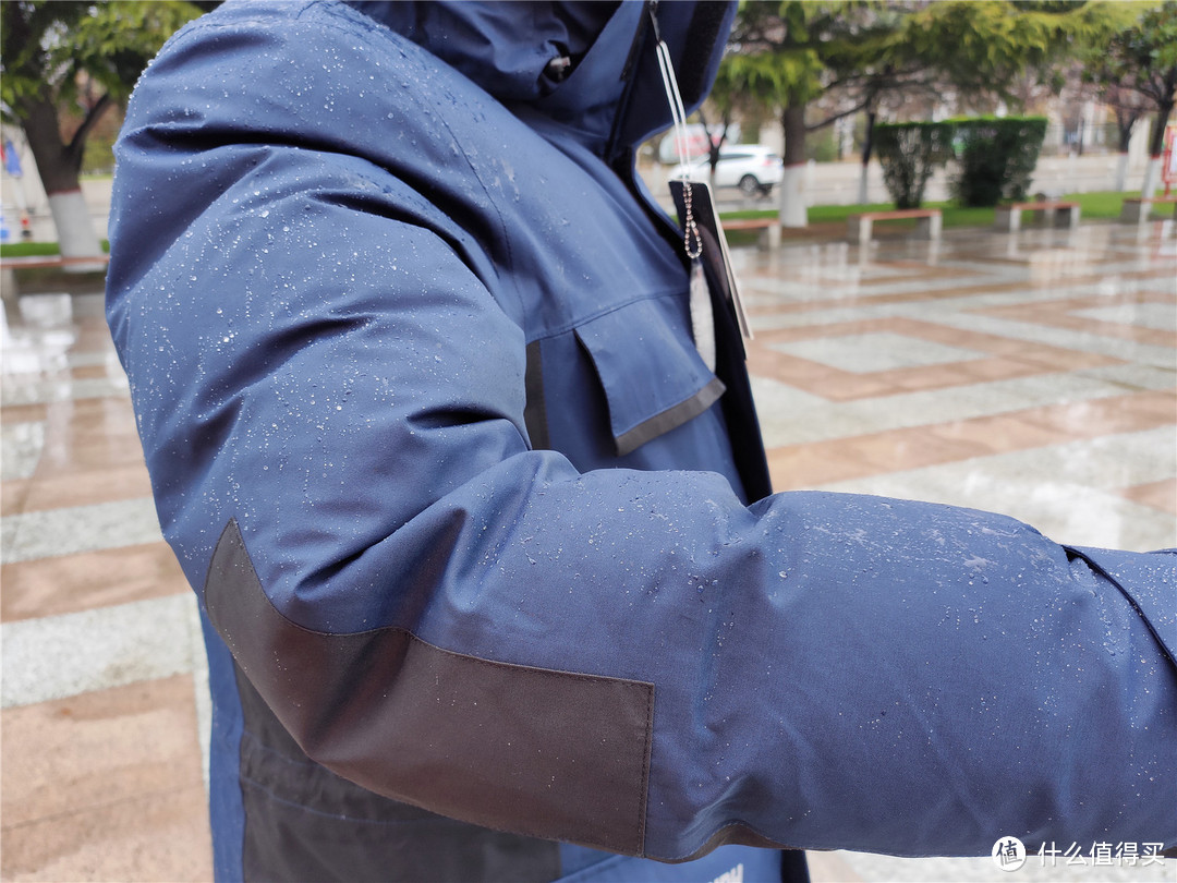 4℃冬雨淋半小时，小米有品早风抗寒鹅绒服硬核挑战短袖过冬，结局出人意料