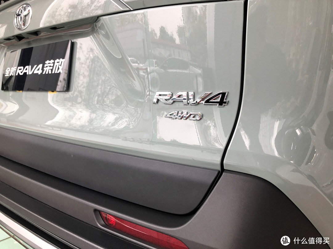 平凡中的不平凡！试全新丰田RAV4荣放