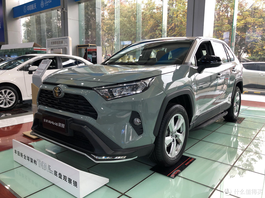 平凡中的不平凡！试全新丰田RAV4荣放