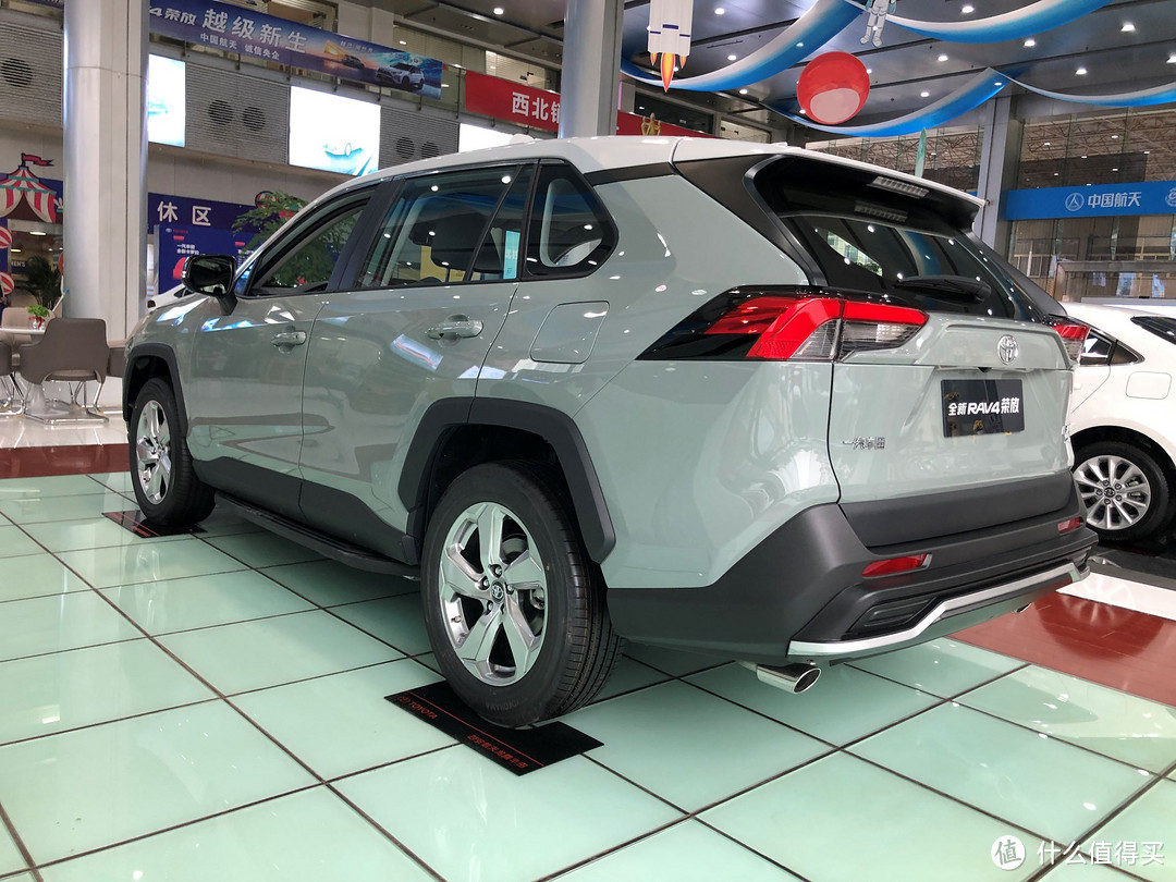 平凡中的不平凡！试全新丰田RAV4荣放