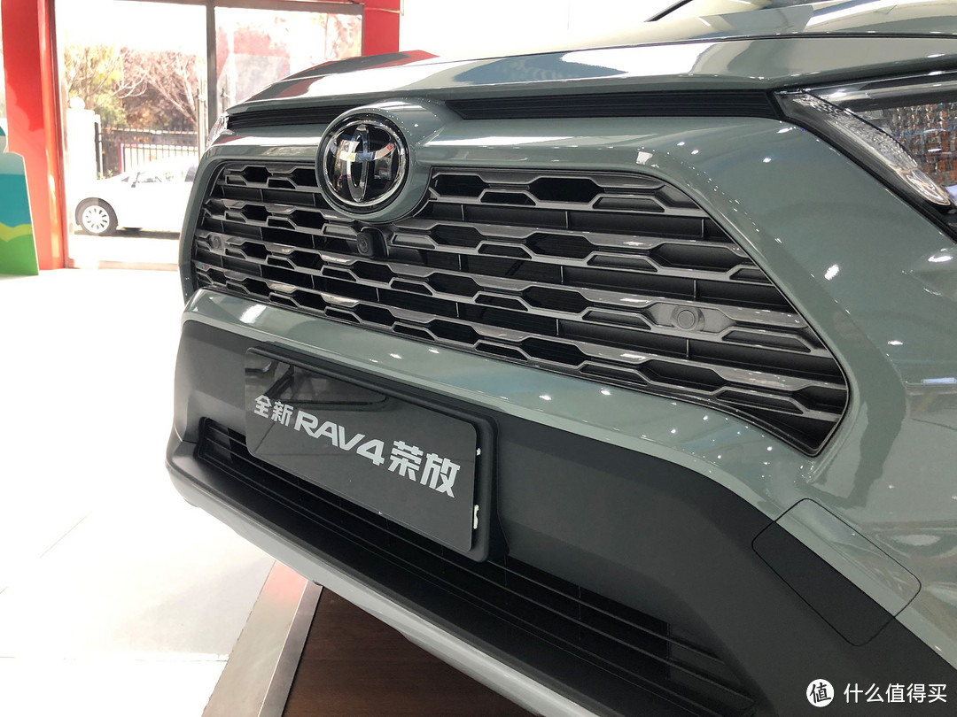 平凡中的不平凡！试全新丰田RAV4荣放