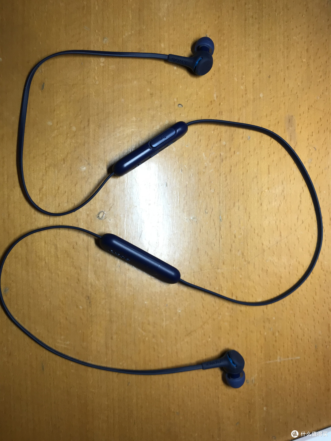 耳机本机(拍的有点丑,本身颜值还是在线的)