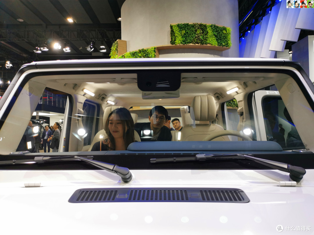 大G，不仅是男人的Dream Car，对于女生也有着神秘的吸引力，或许她们对机械性能参数等等一窍不通，但是印象中“这车很贵”、“这车越野很厉害”就足矣。
