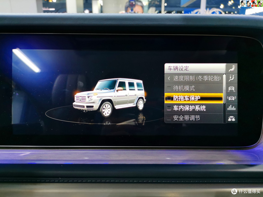 中控大屏集合了系统设置、多媒体、车联网、GPS实时路况导航、CarPlay等诸多功能，有待慢慢发掘。