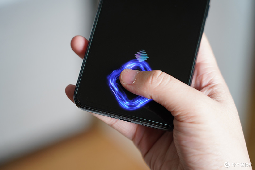 vivo S5:与众不同的后摄与时隐时现的前摄照亮你的美