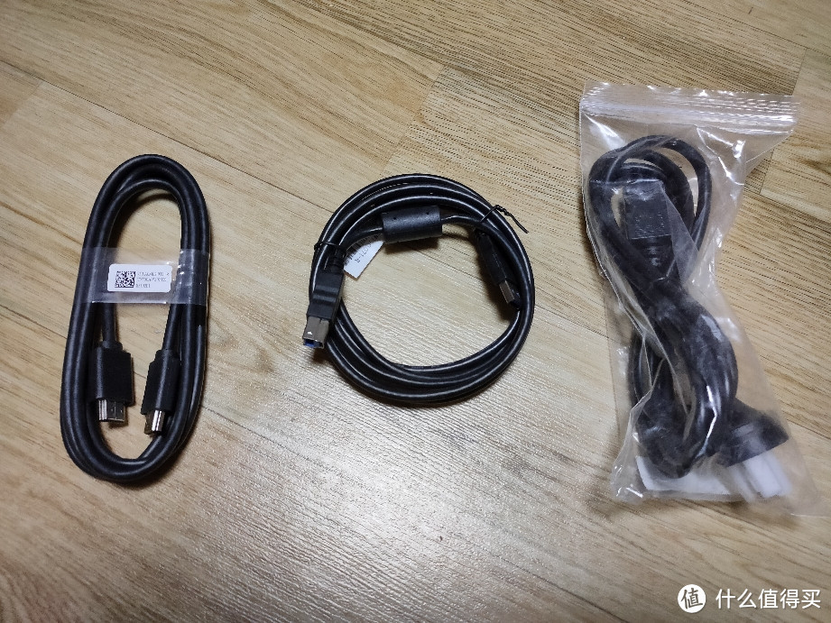 随机线: hdmi, usb3.0和电源线