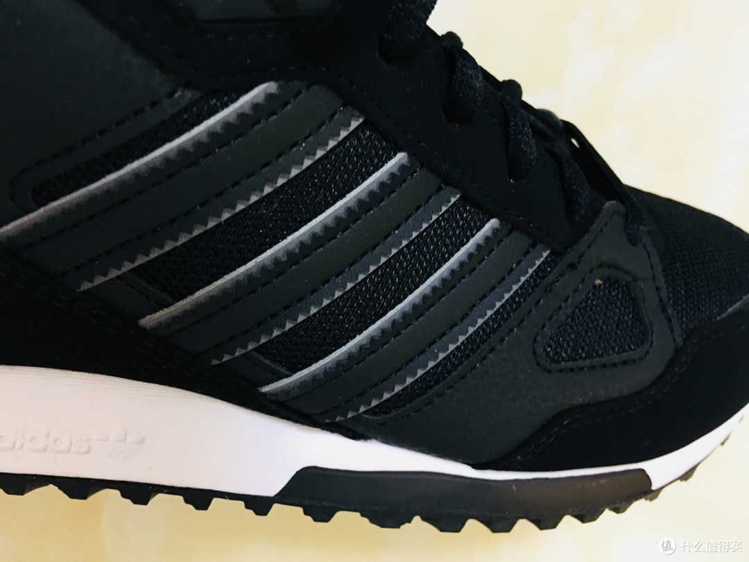 经典复古 Adidas三叶草ZX750男子运动鞋