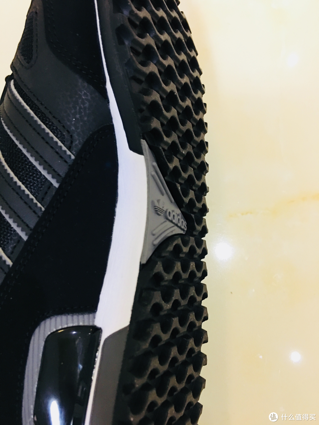 经典复古 Adidas三叶草ZX750男子运动鞋