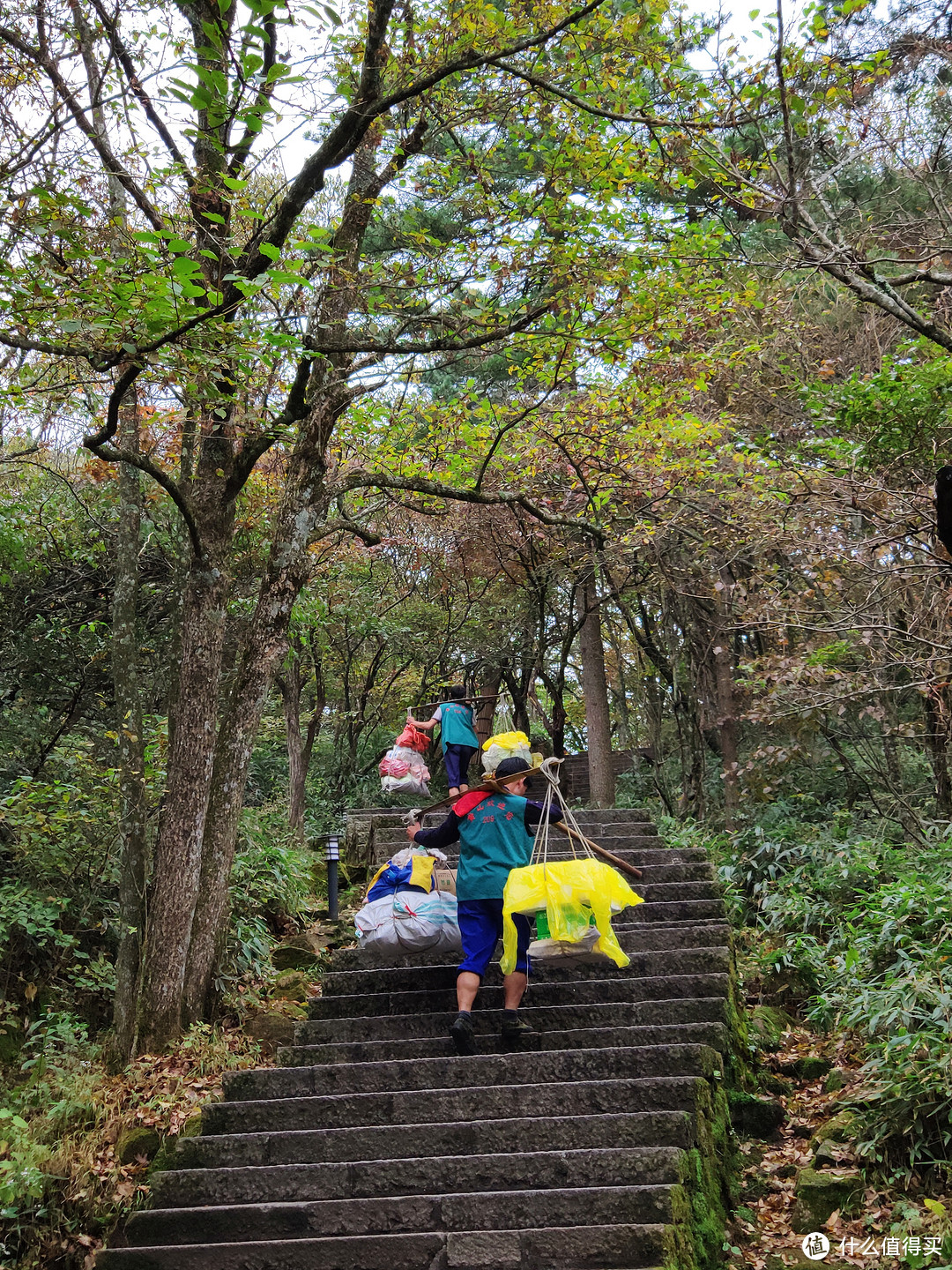 让人敬佩的挑山工