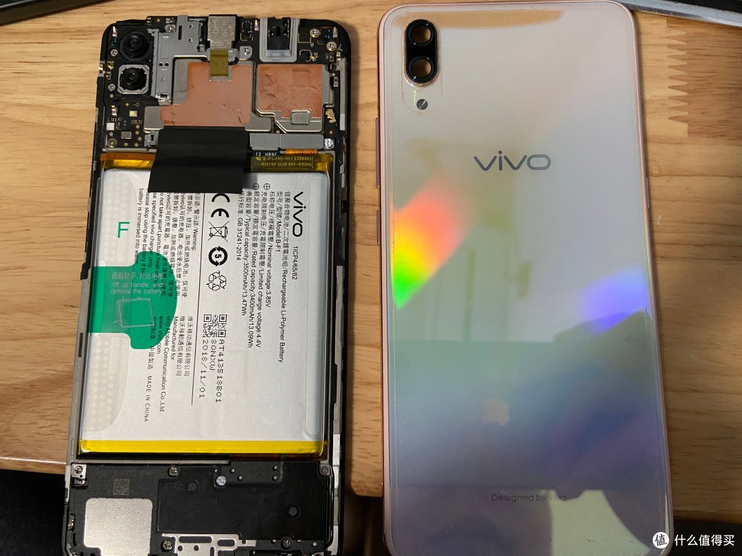 一屁股坐弯的vivo X23还能抢救吗？自己动手拆机换屏指南