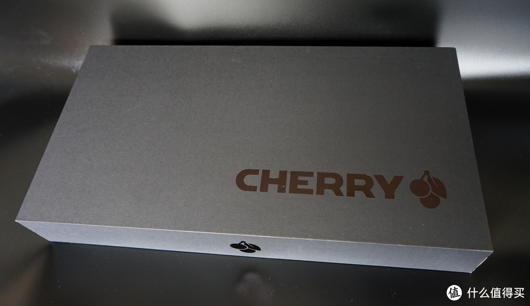 交给二次元的智商税:哔哩哔哩xCherry 十周年花嫁定制机械键盘 开箱！ 