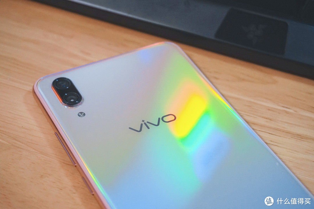 一屁股坐弯的vivo X23还能抢救吗？自己动手拆机换屏指南