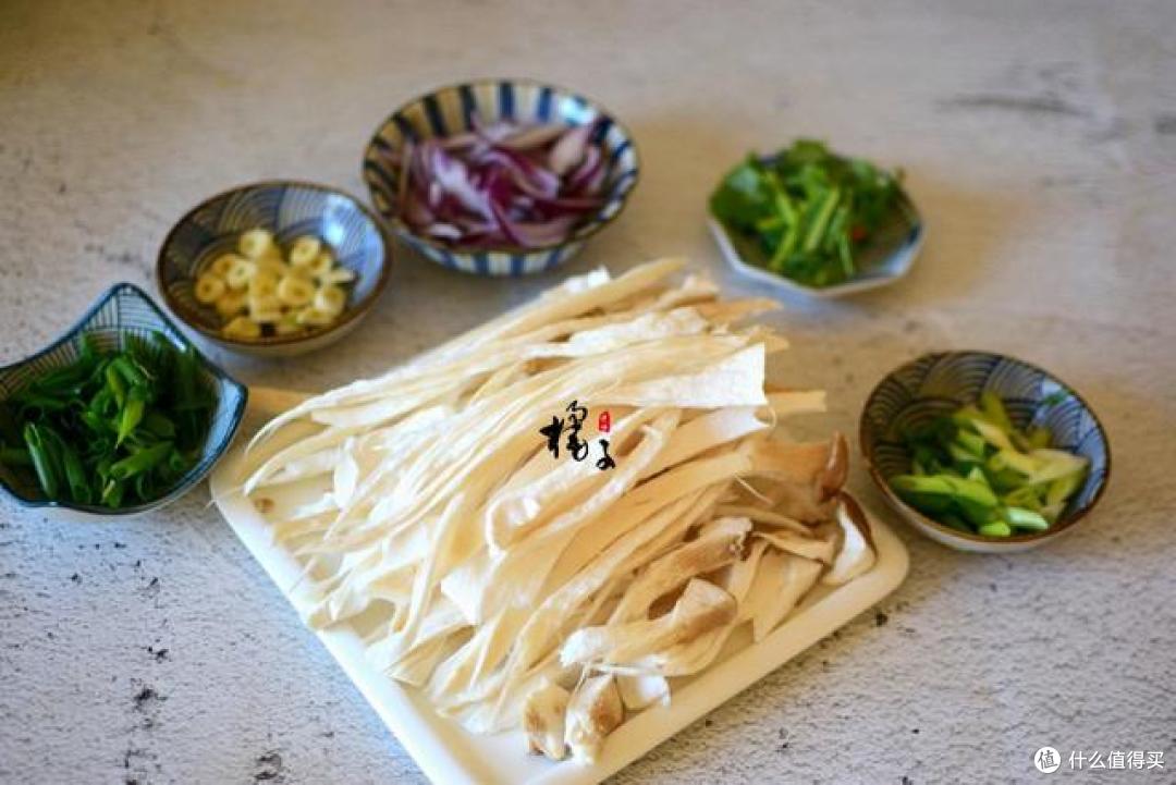 这菜撕着吃最入味,简单一炒,比肉还香,做少了根本不够吃