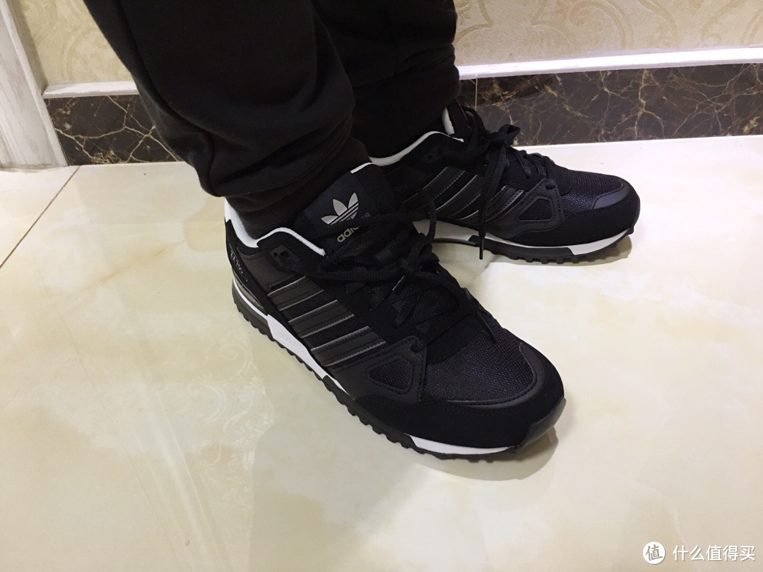 经典复古 Adidas三叶草ZX750男子运动鞋