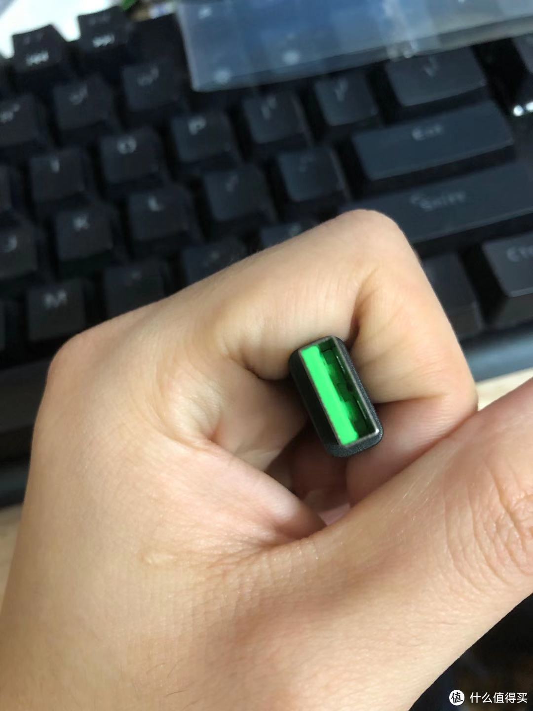 USB头上一点绿