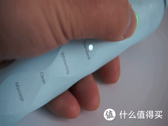 每分钟震动3200次,颜高活好护口腔,圣涛仙女声波电动牙刷体验。