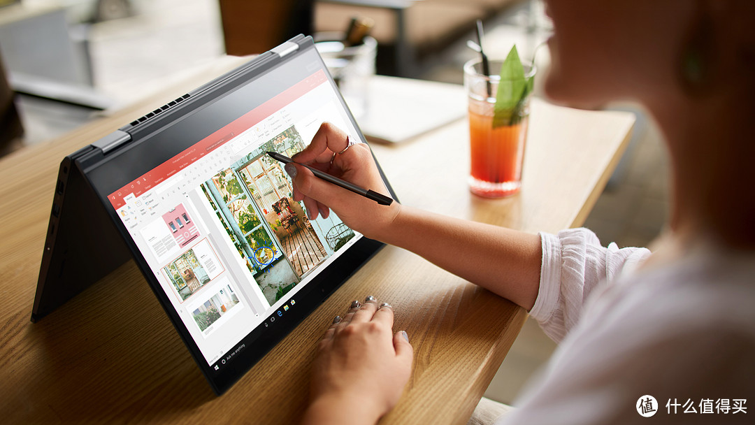 ▲ ThinkPad 的Yoga系列实现屏幕360翻折，除去传统的笔电模式，还可以变身移动的绘图板。