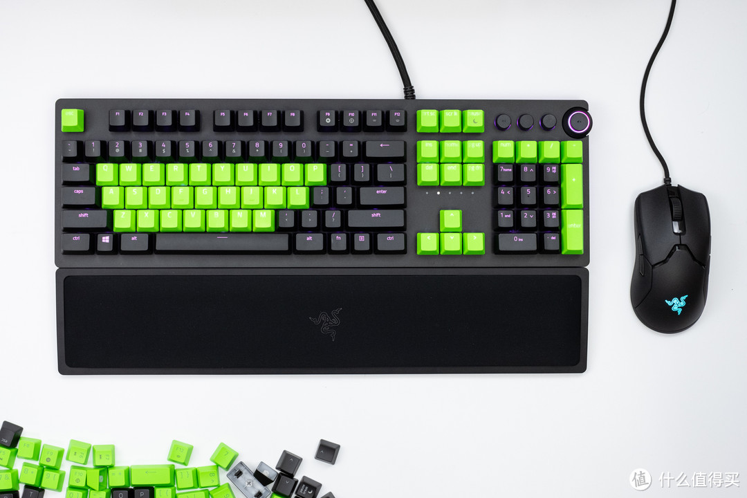 给黑换绿，拒绝打油：雷蛇 Razer 双色注塑PBT键帽升级套件+腕托 组合