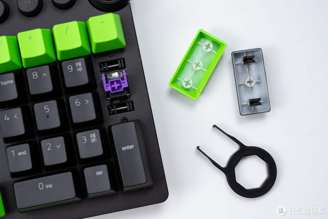 给黑换绿,拒绝打油:雷蛇 Razer 双色注塑PBT键帽升级套件+腕托 组合