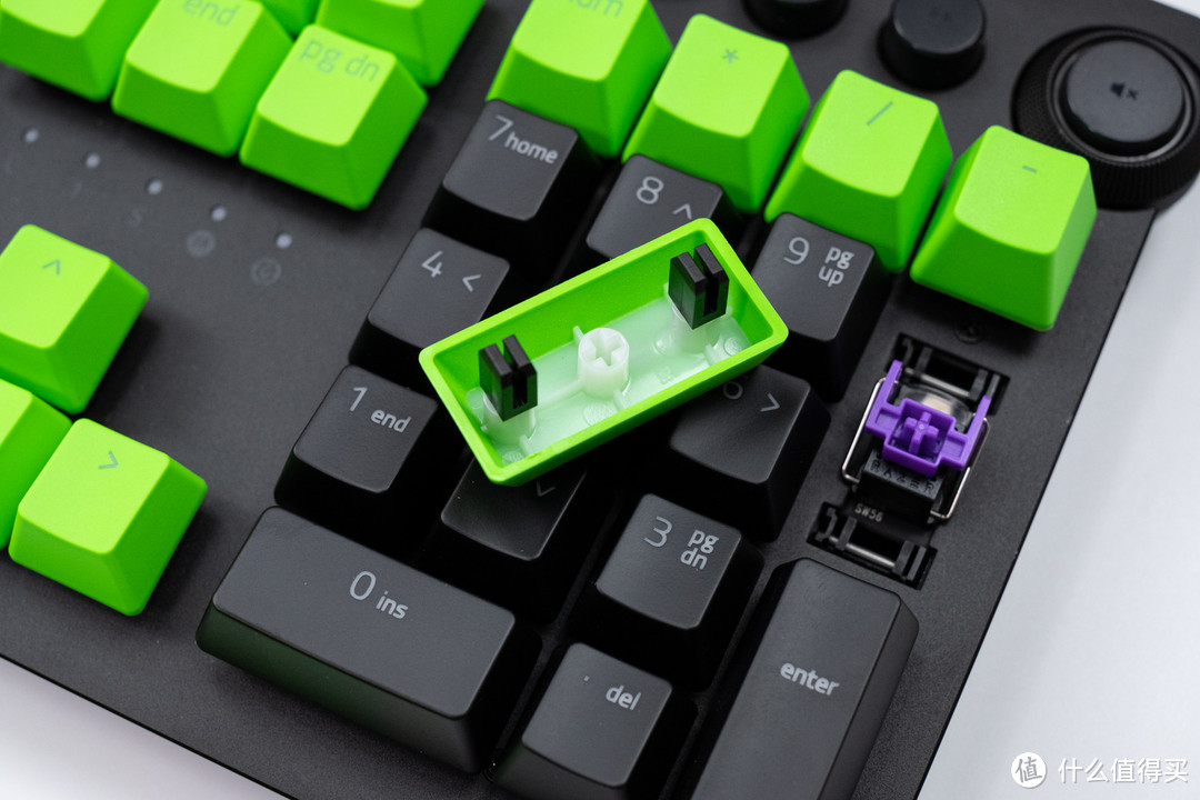 给黑换绿,拒绝打油:雷蛇 Razer 双色注塑PBT键帽升级套件+腕托 组合