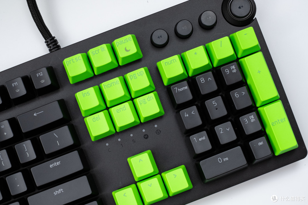 给黑换绿,拒绝打油:雷蛇 Razer 双色注塑PBT键帽升级套件+腕托 组合